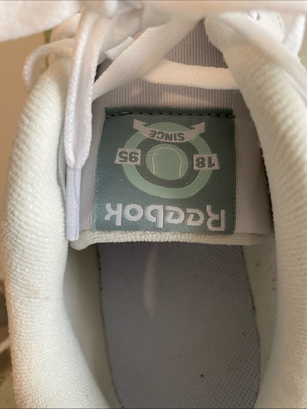 Reebok Size 9 Court Advance White and Green Women’s Sneakers - Picture 4 of 12
